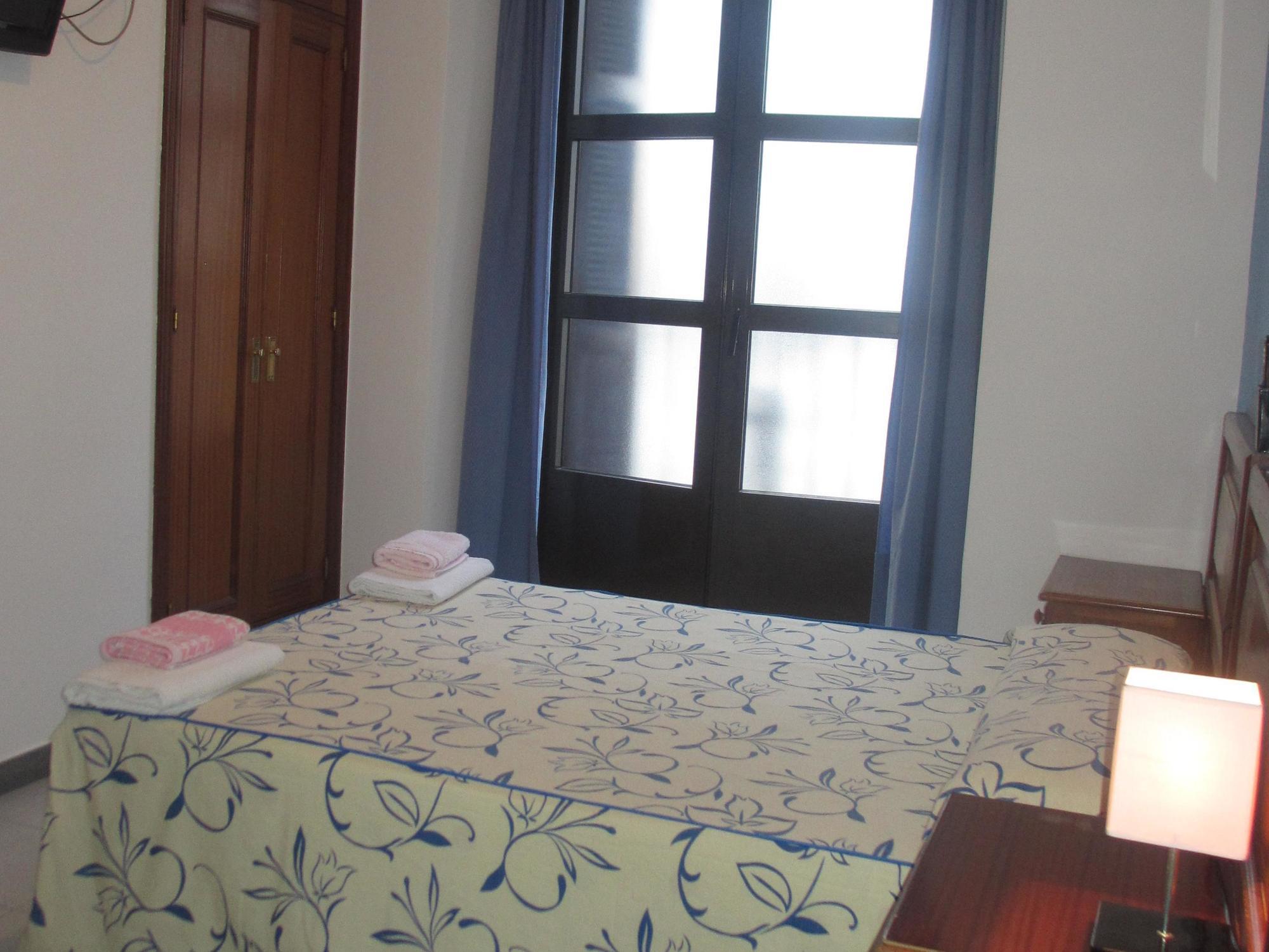 Hostal Pan America Мадрид Екстер'єр фото